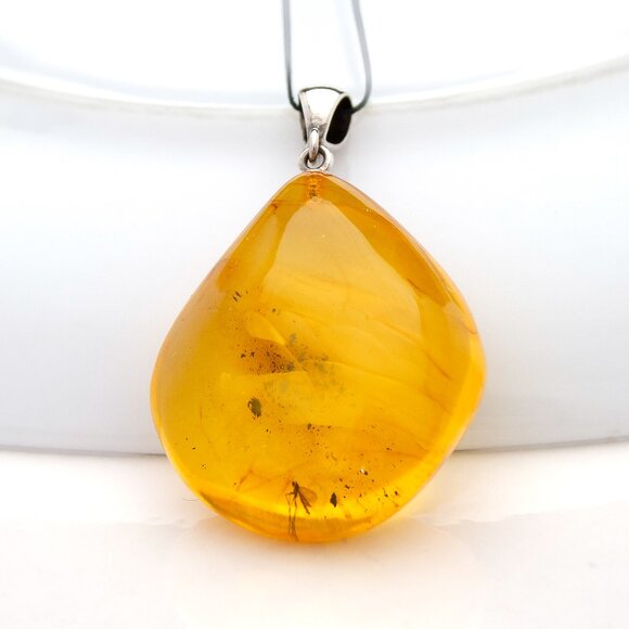 Baltic Amber Pendant with Insect Inclusion, 100% Natural Golden Amber stone 11gr - Picture 1 of 8